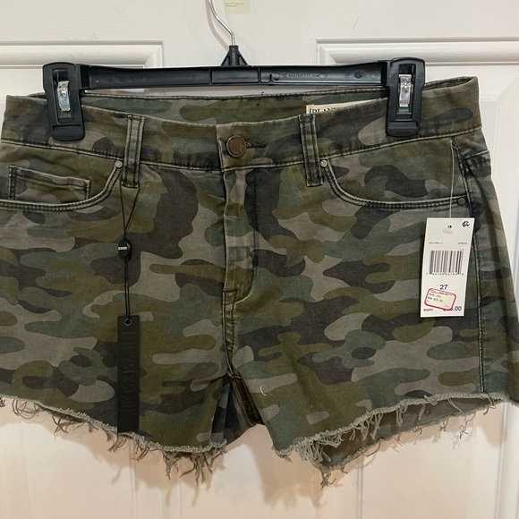 Blank NYC Pants - NWT Blank NYC Army Print Shorts
